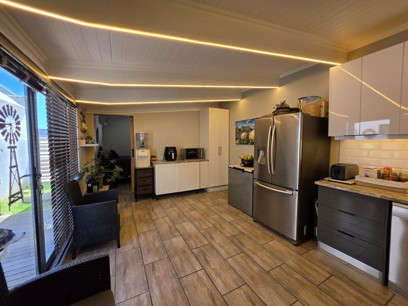 3 Bedroom Property for Sale in Britannia Bay Western Cape